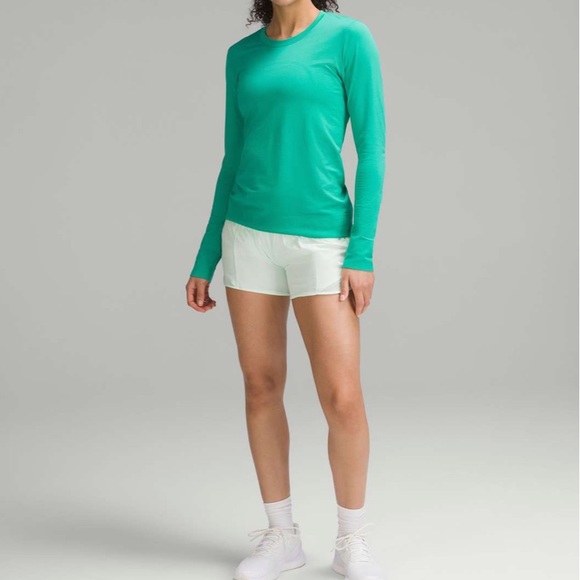 Lululemon Hotty Hot Low-Rise Lined Short 4"
Mint Moment SZ 4 - Picture 13 of 13